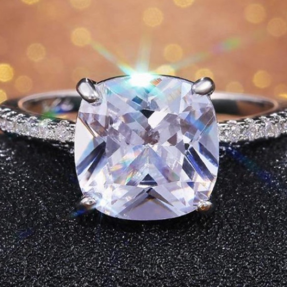 Cushion cut sterling silver ring - Picture 3 of 4